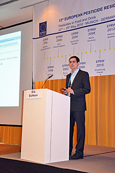 Foto: Herr Eric Eichhorm vom CVUA Stuttgart bei seinem Vortrag auf dem EPRW 2018.